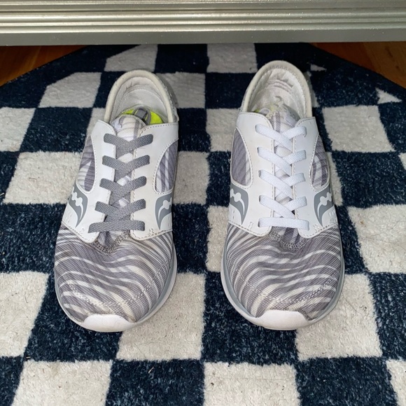 White and gray sneakers - Picture 5 of 8